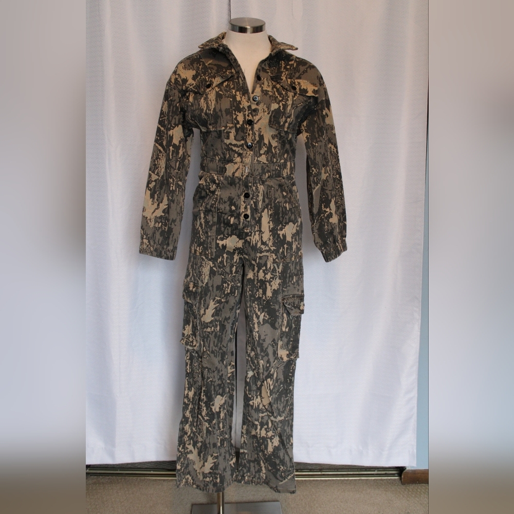 Fashion Nova Women’s XS Camo Cargo Jumpsuit Button Front